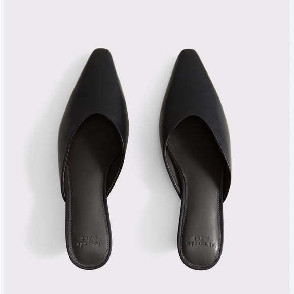 Abercrombie & Fitch Shoes - Abercrombie & Fitch black Pointed Toe Kitten Heel Mule Sandals size 8